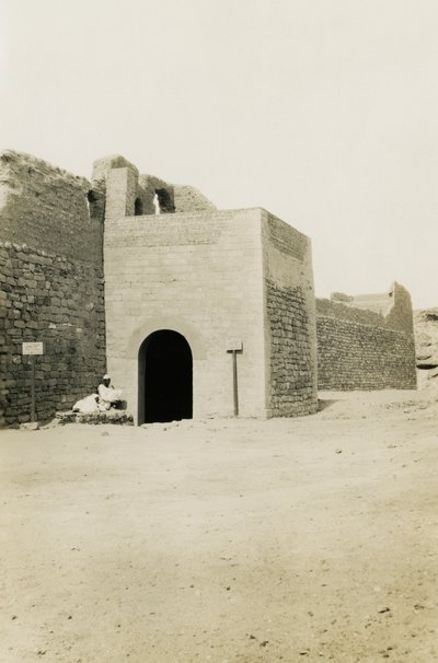 Monastère de Saint-Siméon, vue de la porte et de la tour orientale, Assouan, Egypte, photographie d