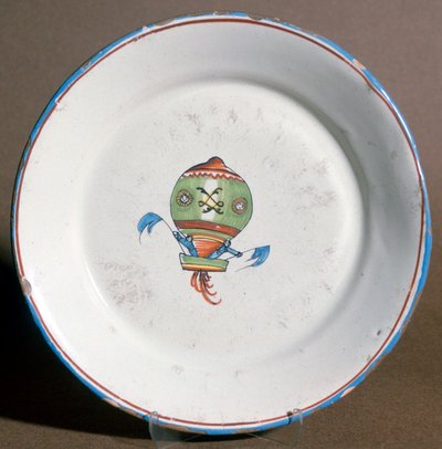 Assiette en faïence française avec aéronautes portant des drapeaux, 1785 - Unbekannt