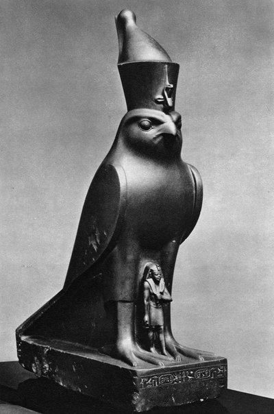 Un faucon Horus avec le roi Nectanébo Ier 380 av. J.-C.-362 av. J.-C., vers 370 av. J.-C. 1936 - Unbekannt
