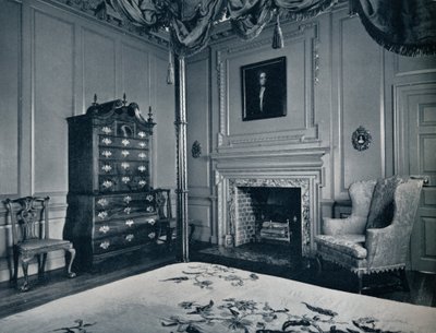 Une commode de Nouvelle-Angleterre avec base Bombe dans l