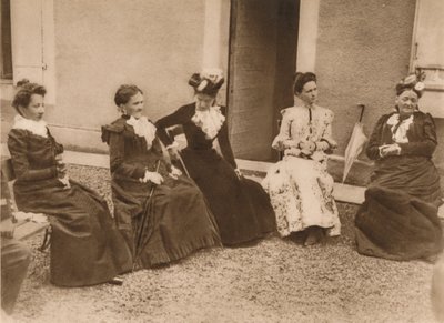 Un groupe de femmes parlant, 1937 - Unbekannt