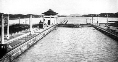 Une écluse sur le canal de Panama, Panama - Unbekannt