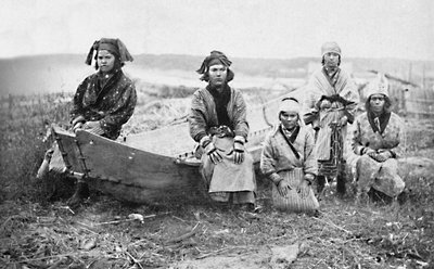 Un groupe de femmes Ainu, Monbetsu, Hokkaido, Japon - Unbekannt