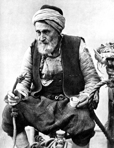 Un paysan buvant du café et fumant une houka, Izmir, Turquie, 1936 - Unbekannt
