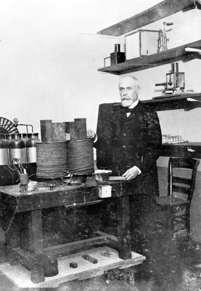 Antoine Becquerel dans son laboratoire, vers les années 1890 - Unbekannt