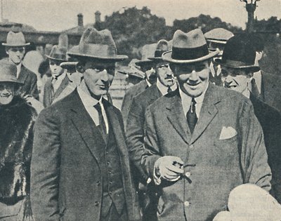 Arrivée en Angleterre. Capitaine Cecil Foster et son officier en chef Gravesend, août 1923, 1936 - Unbekannt