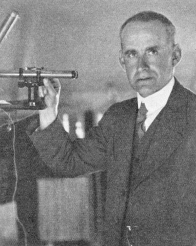 Arthur Stanley Eddington 1882-1944, astronome, physicien et mathématicien britannique, vers 1930-1944 - Unbekannt