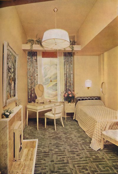 Chambre conçue par Esmé Gordon, avec tapis Wilton à motif clé grecque - Unbekannt