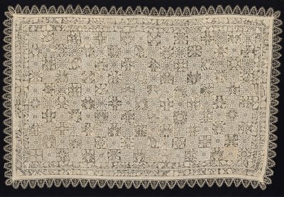 Tissu avec une figure de femme portant une croix entourée de motifs floraux et végétaux, 18e siècle - Unbekannt