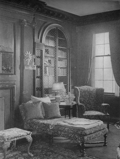 Coin confortable dans la bibliothèque montrant une bibliothèque, maison de Mlle Anne Morgan, New York, 1924 - Unbekannt