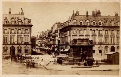 Commune de Paris (1871) vue de la Place Vendôme avec la colonne détruite. Photographie. - Unbekannt