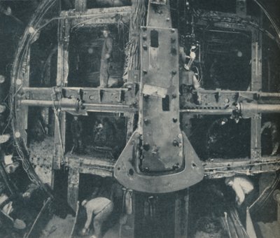 Bouclier Greathead composé détruisant une barrière entre deux pays, vers 1935 - Unbekannt
