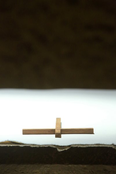 Croix sur un autel. Communauté de Taizé, Taizé, France - Unbekannt