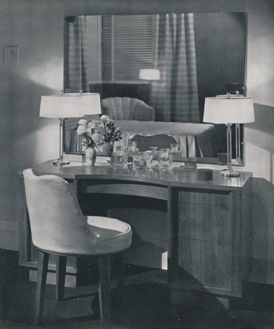 Coiffeuse en noyer américain avec chaise pivotante assortie, 1942 - Unbekannt