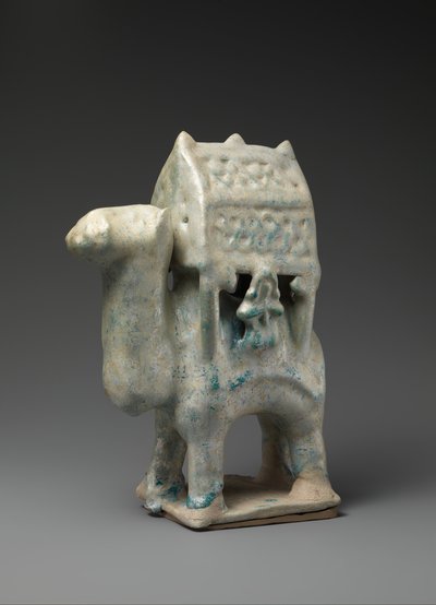 Figurine en forme de chameau portant un palanquin et deux cavaliers - Unbekannt