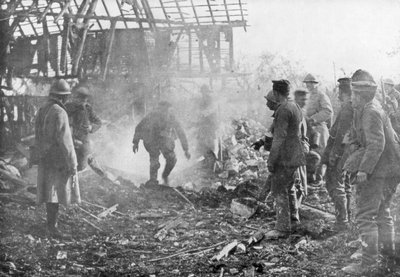 Troupes françaises utilisant des lance-flammes pour déloger les Allemands de leurs abris, Cantigny, France, 1918 - Unbekannt
