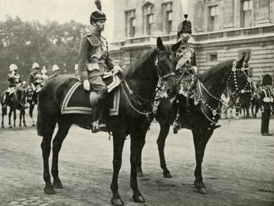 Sa Majesté avec le duc de Gloucester, à la parade militaire, 1928 - Unbekannt