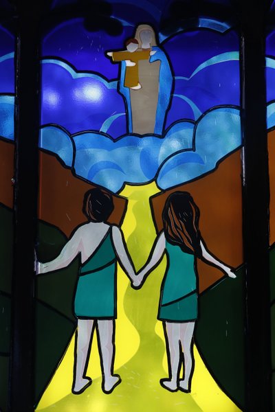Cathédrale de Kon Tum. Vitrail. Adam et Ève, expulsion du Paradis. Kon Tum, Vietnam - Unbekannt