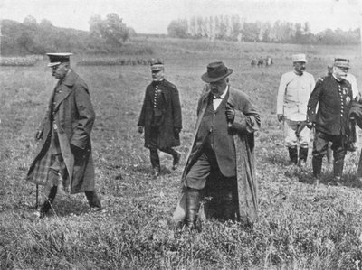 Visite de Lord Kitchener au front : Lord Kitchener, M. Millerand et le général Joffre partant après - Unbekannt