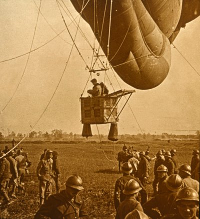 Observation des positions ennemies depuis un ballon de barrage, c1914-c1918 - Unbekannt