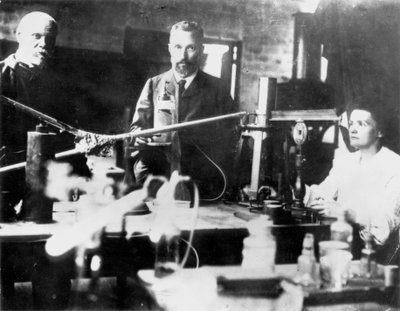 Pierre et Marie Curie, scientifiques français, au travail dans le laboratoire - Unbekannt