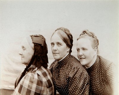 Portrait de trois femmes, Russie, 1890s - Unbekannt