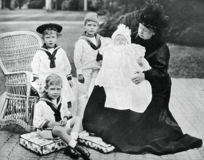 La reine Victoria avec ses arrière-petits-enfants à Osborne House, Île de Wight, 1900 - Unbekannt