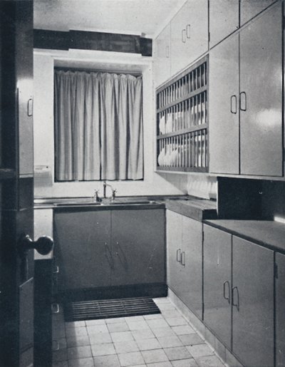 R. W. Symonds et Partenaire, L. & A.R.I.B.A. - Cuisine : Équipements celluloses couleur mastic, inox - Unbekannt