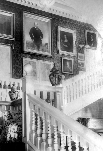 Escalier décoré de peintures, vers 1882 - Unbekannt