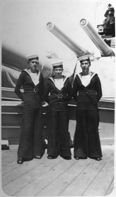 Ted et ses amis, trois marins de la Royal Navy à bord d