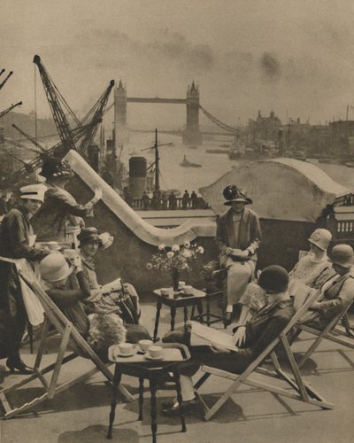 La piscine vue du toit-jardin du Langbourne Club pour femmes de la ville, années 1920, vers 1935 - Unbekannt