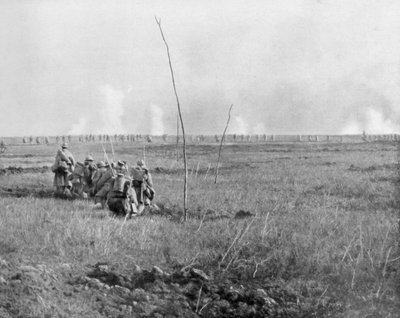 Troupes attaquant les tranchées ennemies, Chemin des Dames, France, Première Guerre mondiale, 5 mai 1917 - Unbekannt