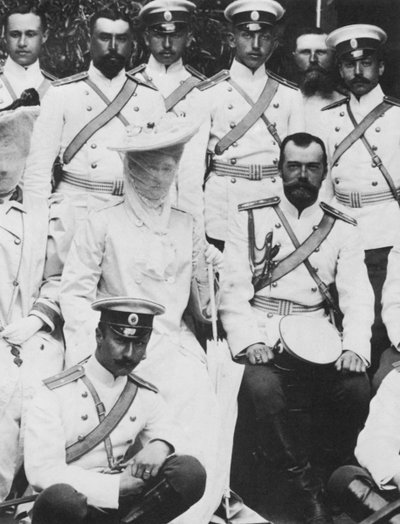Tsar Nicolas II et Tsarine Alexandra Feodorovna de Russie avec un groupe d