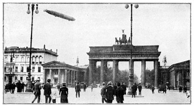 Dirigeable Zeppelin passant au-dessus de la porte de Brandebourg, Berlin, Première Guerre mondiale, 1914 - Unbekannt
