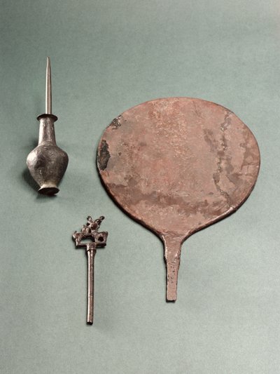Épingle à cheveux en cuivre, tige de collyre avec pot et miroir, Mohenjodaro, 2300-1750 av. J.-C. - Unbekannt Unbekannt