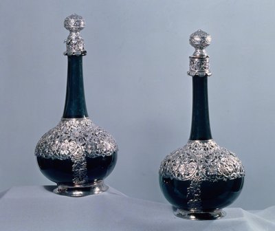 Paire de bouteilles de vin montées en argent, 1689 - Unbekannt Unbekannt