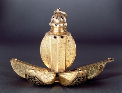 Pomander avec quatre compartiments ouverts utilisés pour contenir des parfums ou d