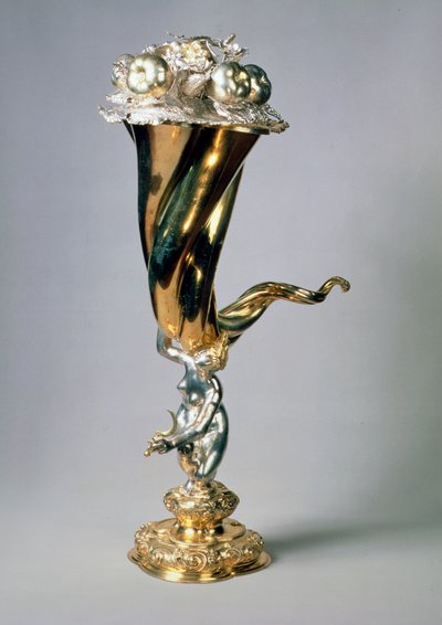 Coupe debout en argent doré en forme de corne d