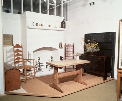 Intérieur Arts and Crafts montrant des meubles et des objets en métal conçus par Ernest Gimson et Ernest Barnsley - Unbekannt