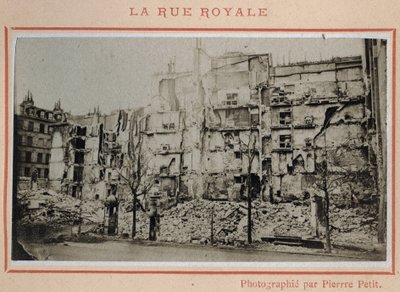 Commune de Paris (1871) : vue des ruines de la rue Royale à Paris en mai 1871. Photographie de Pierre Pepetit. - Unbekannt
