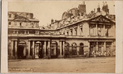 Commune de Paris (1871) : vue du Palais-Royal après l