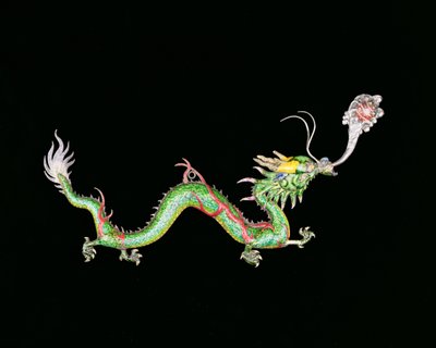 Dragon poursuivant une perle enflammée, détail décoratif de la base d