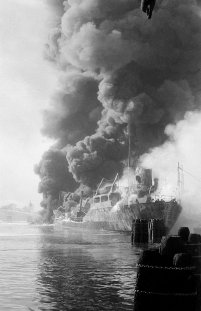 Explosion du pétrolier "Rosario Pellegrino" à Porto Marghera, Venise - 1960 - Unbekannt
