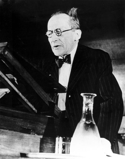 Erwin Schrödinger, physicien autrichien, donnant une conférence - Unbekannt