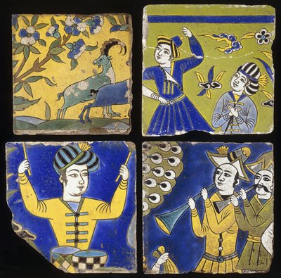 Quatre carreaux Saffavides cuerda seca, représentant deux bouquetins, et les figures de musiciens et danseurs, c. 1600 - Unbekannt