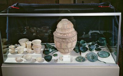 "Jar with the Hoard", vers 2500-2400 av. J.-C. (terre cuite, albâtre, cuivre d