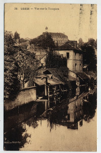 Normandie, Calvados (14), Lisieux : maisons au bord de la Touques - Carte postale datée de 1934 - William M. Timlin