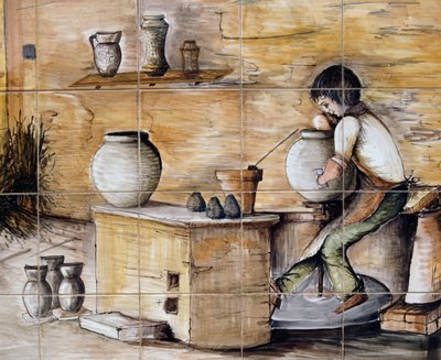 Panneau en majolique peint représentant une scène de fabrication de poterie, fabriqué à la main par Ceramiche Desuir, Santo Stefano di Camastra, Sicile, Italie, Détail - William M. Timlin