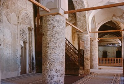 Salle de prière avec colonnes et le mihrab, probablement construite au Xe siècle - Unbekannt