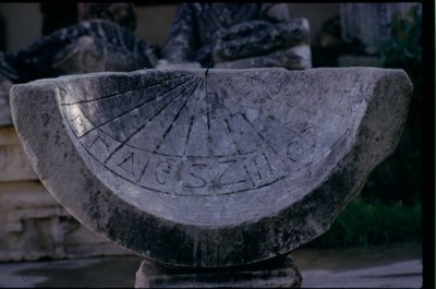 Cadran solaire avec une dédicace à Caracalla et à sa mère, romain, vers 212-218 ap. J.-C. - Unbekannt
